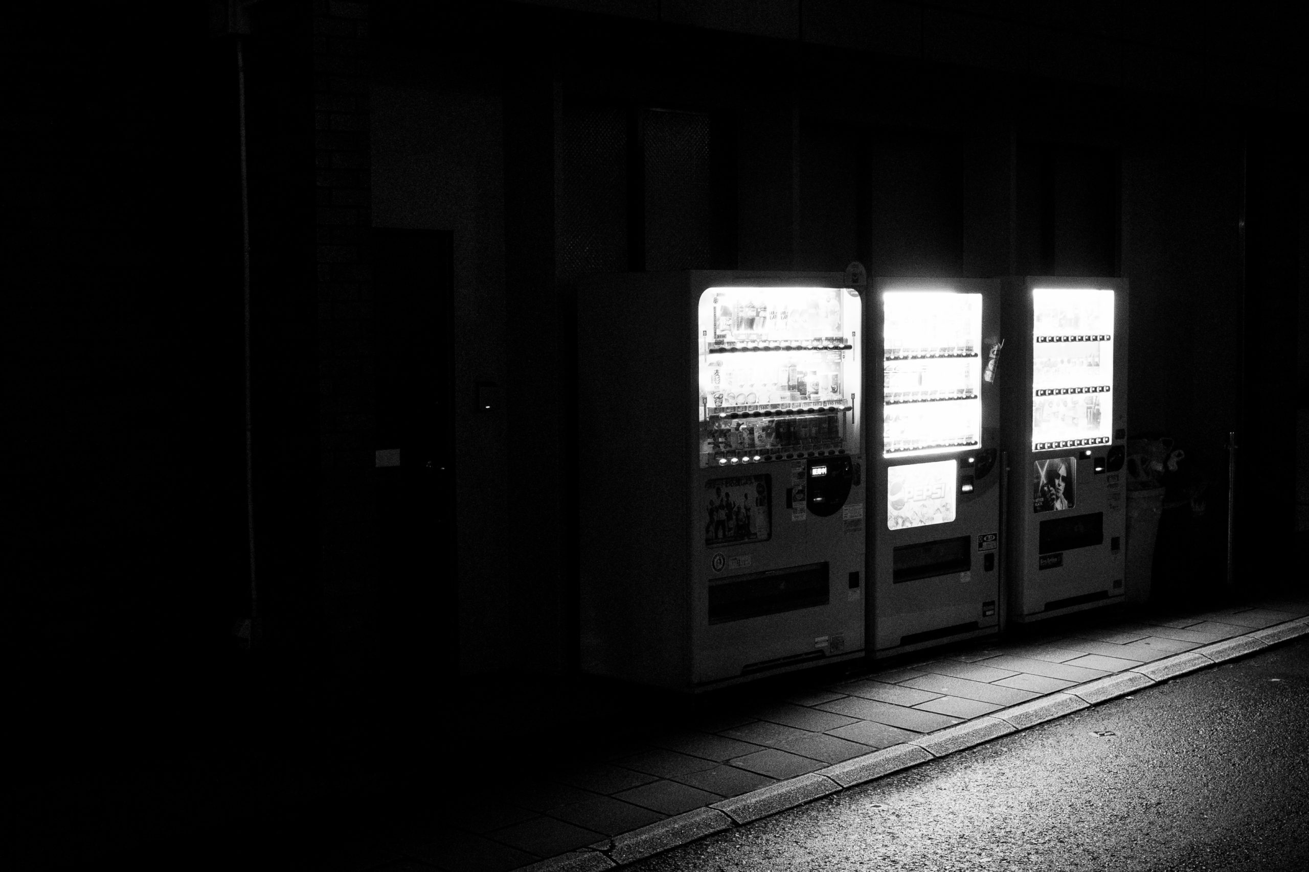 GR3で街撮り：やっぱりモノトーンだね。｜毎日GR3